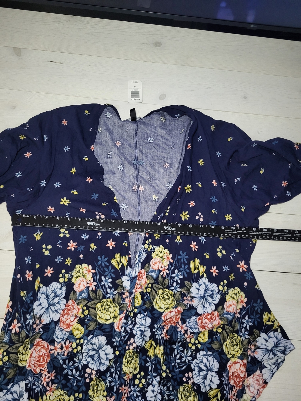 NWT TORRID Kimono Navy Floral Whimsy Flowy Asymetrical Hem Size 1X -2X. - Picture 6 of 7